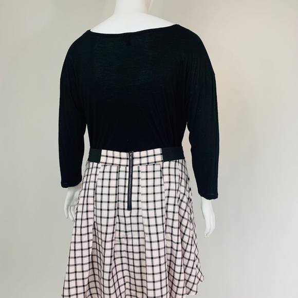 Pink Plaid short skirt by Torrid - Picture 3 of 3